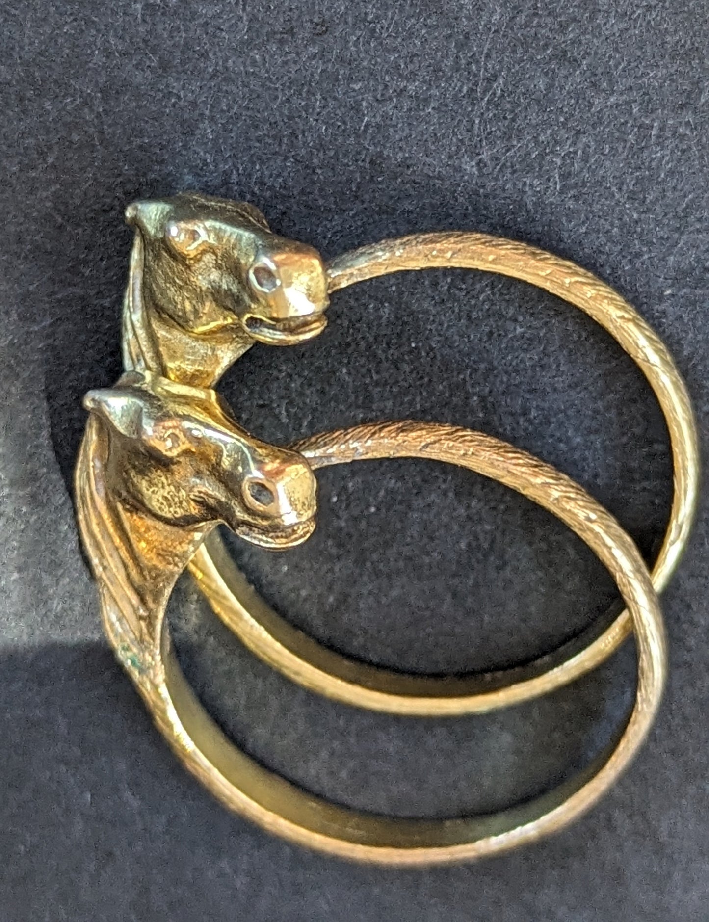 18k Interlocking Spanish Horse Ring Pair