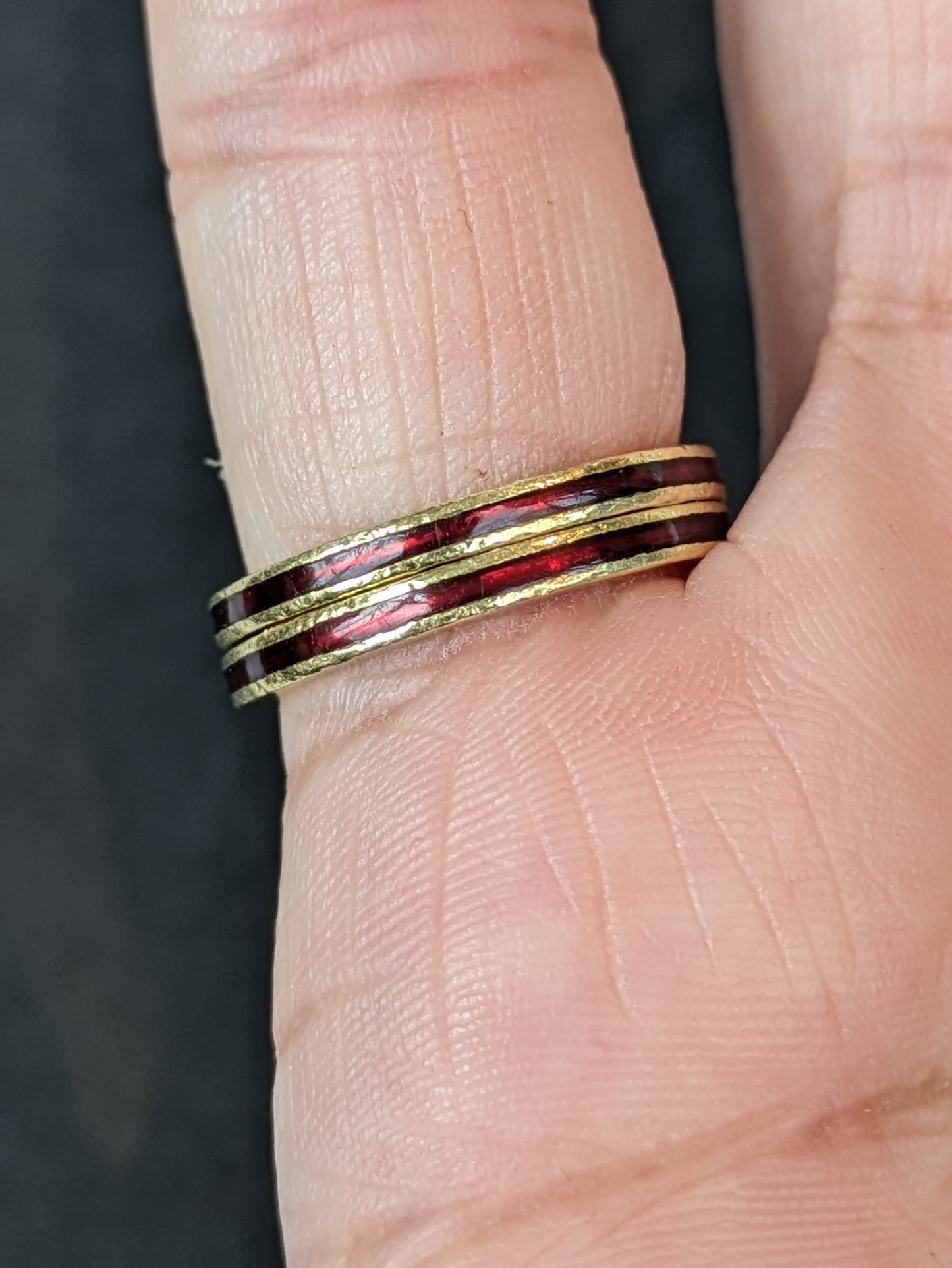 Pair Hidalgo 18K enamel bands "red"