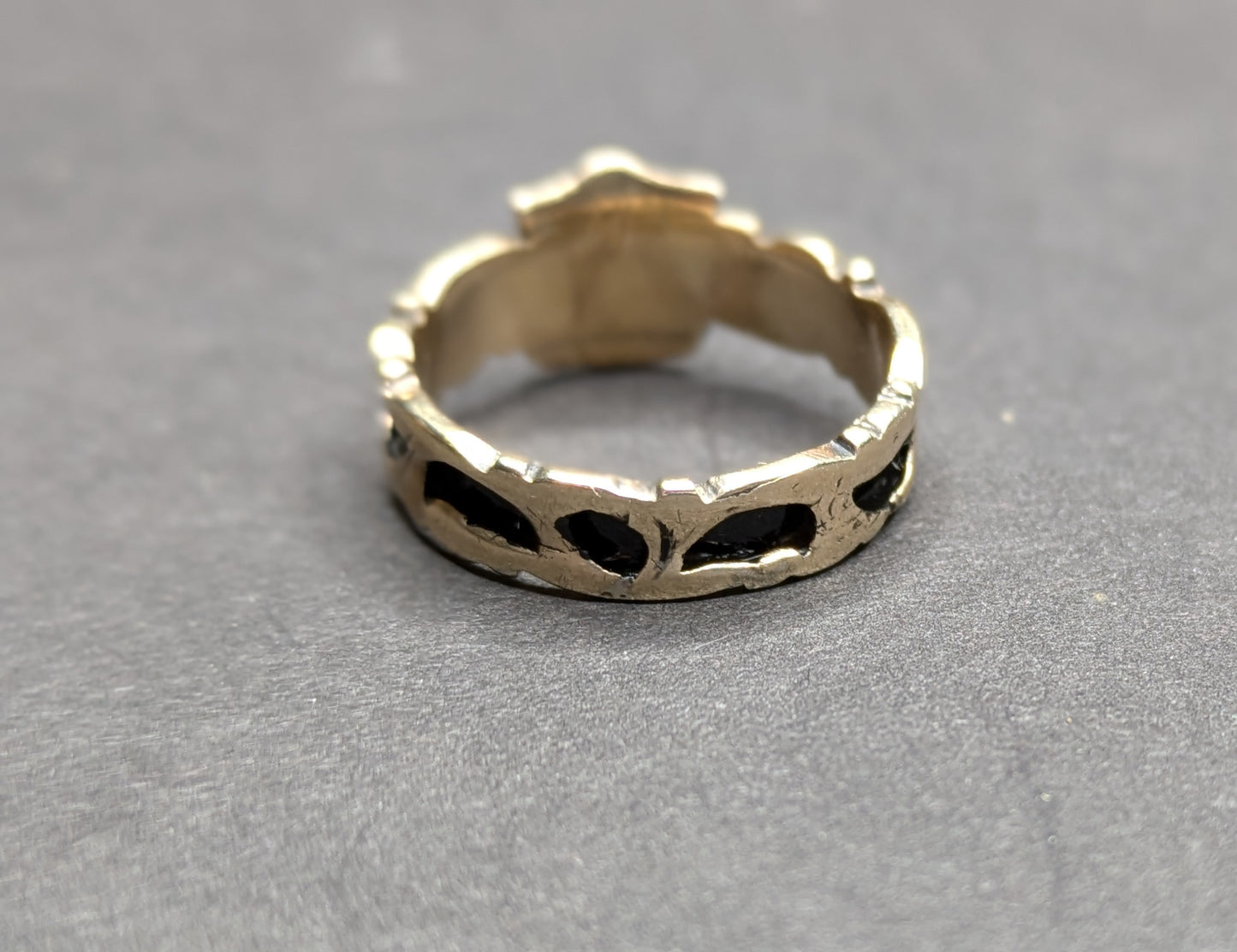 9k Shield Mourning Ring with Black Enamel Detailing