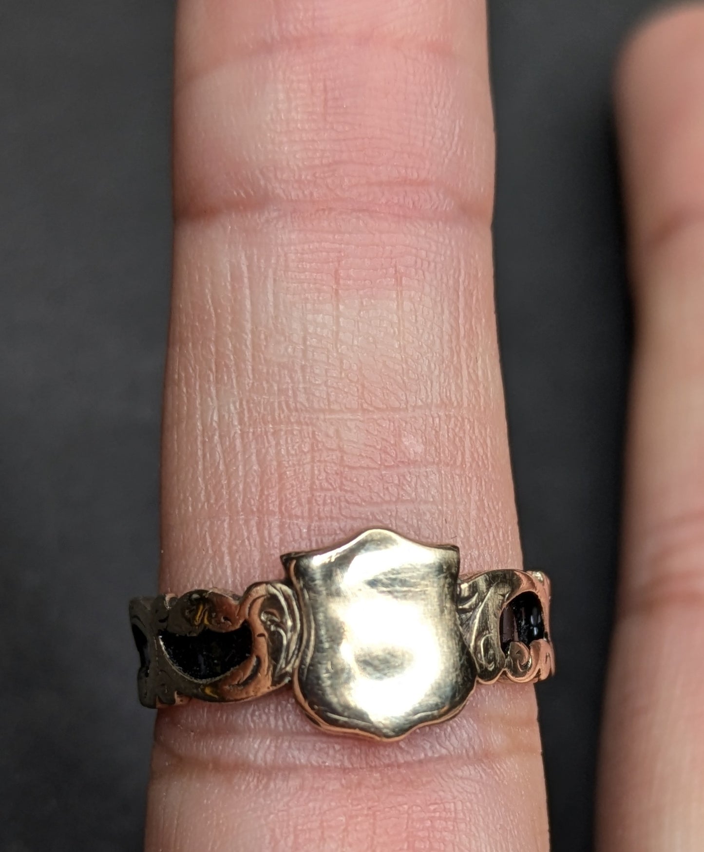 9k Shield Mourning Ring with Black Enamel Detailing