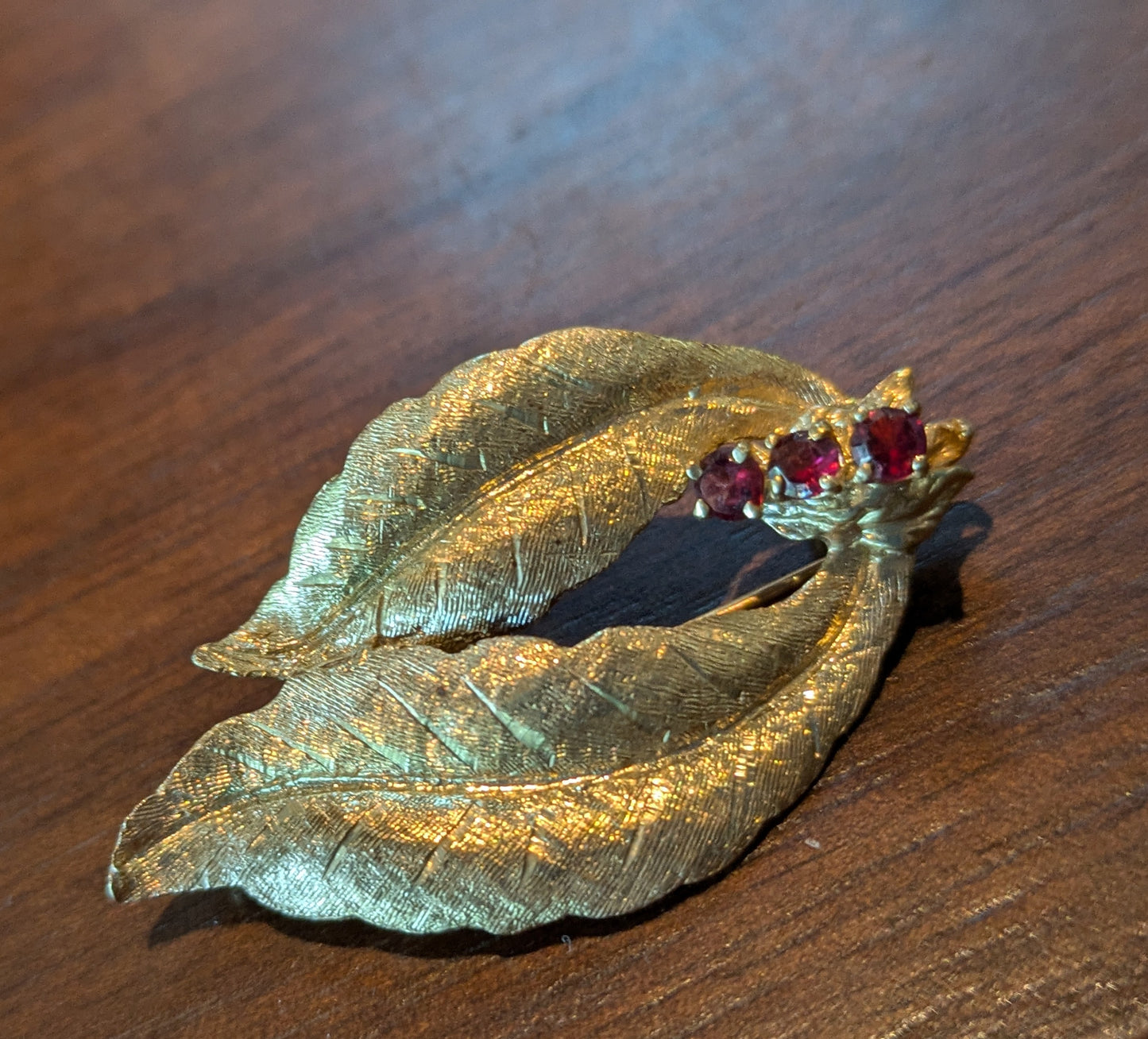 14k Leaf Brooch with Garnet