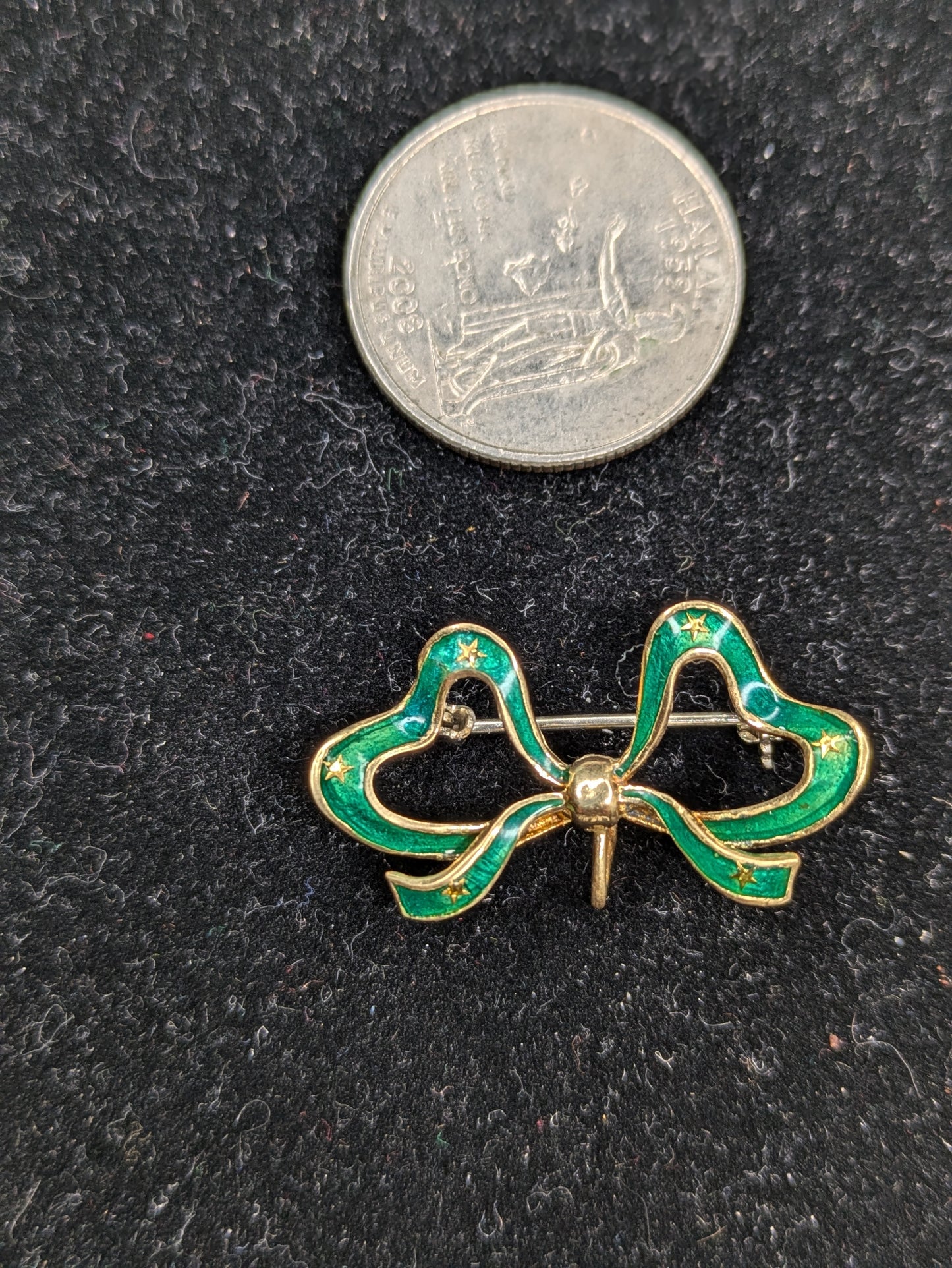 14k Green Enamel Bow Pin