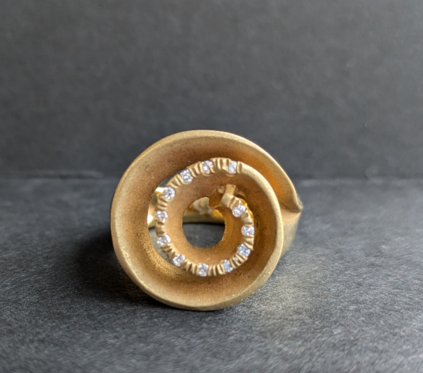 18k Retro Spiral Ring with Inset Diamonds