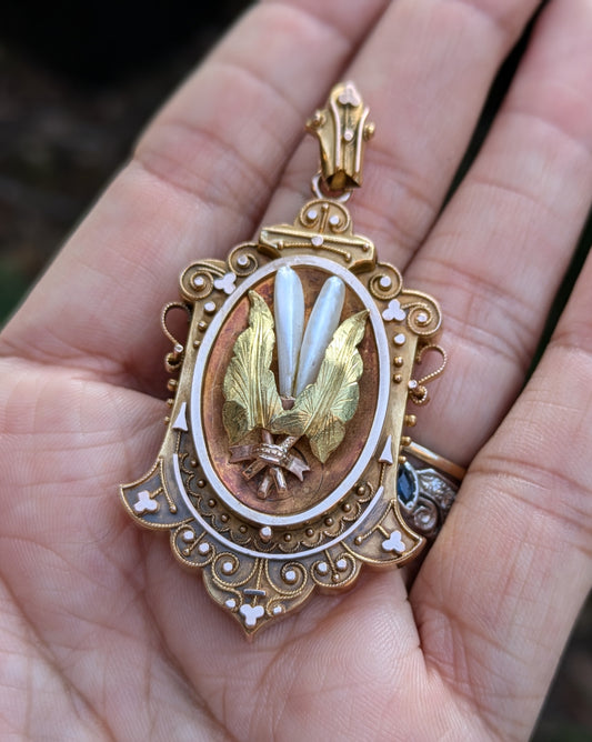 Antique American Locket with pearl "Wheat" Center