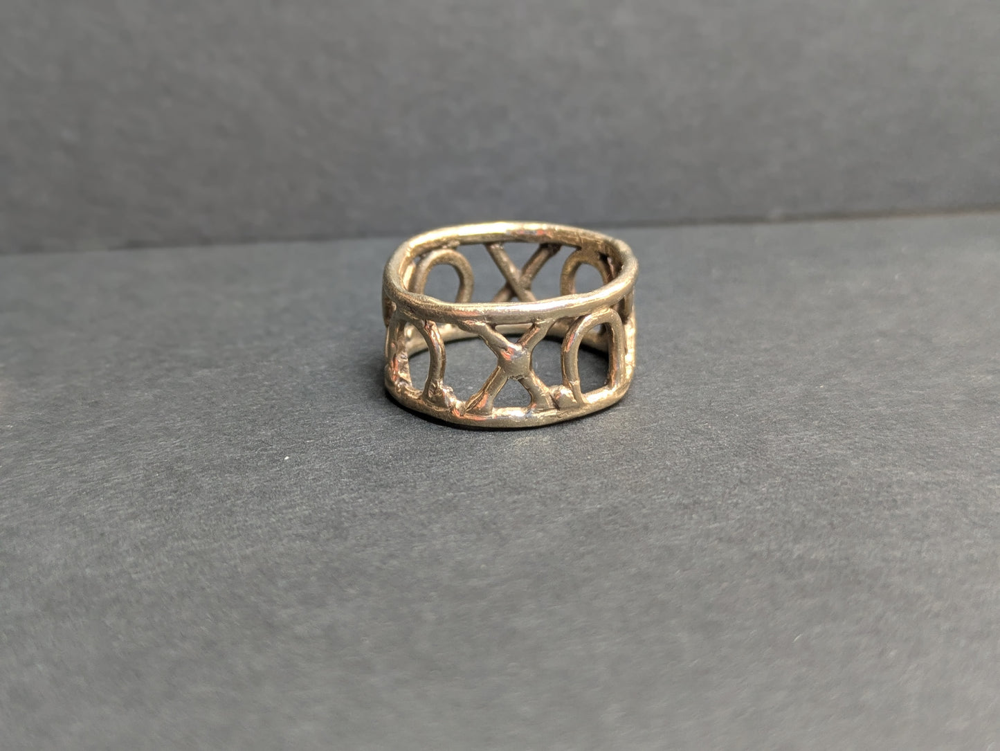 14k "XOXO" Open Work Wide Band