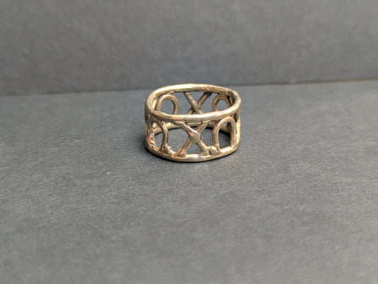 14k "XOXO" Open Work Wide Band