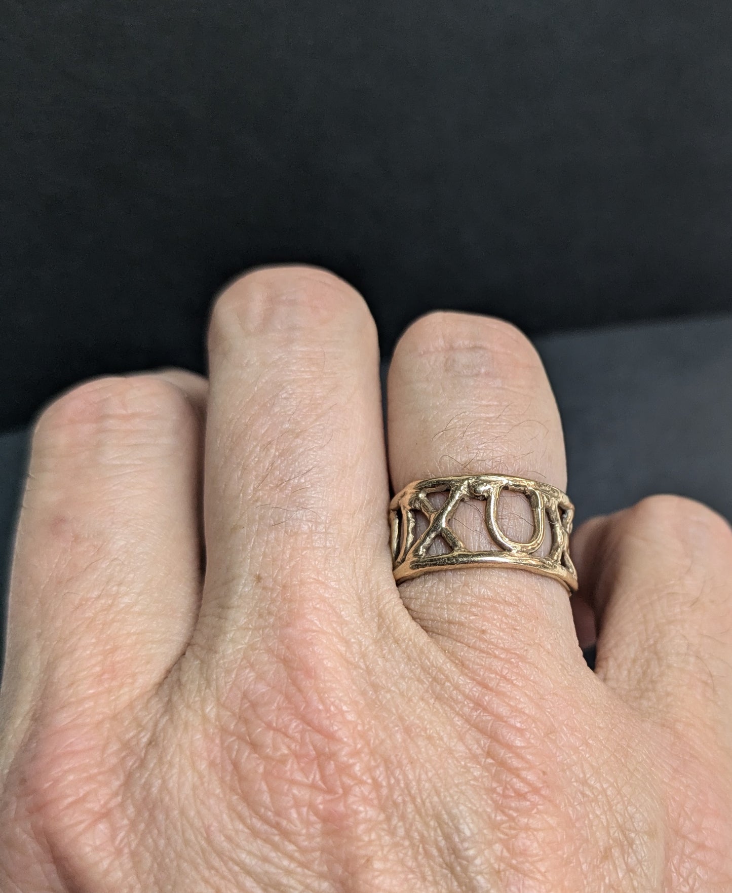 14k "XOXO" Open Work Wide Band