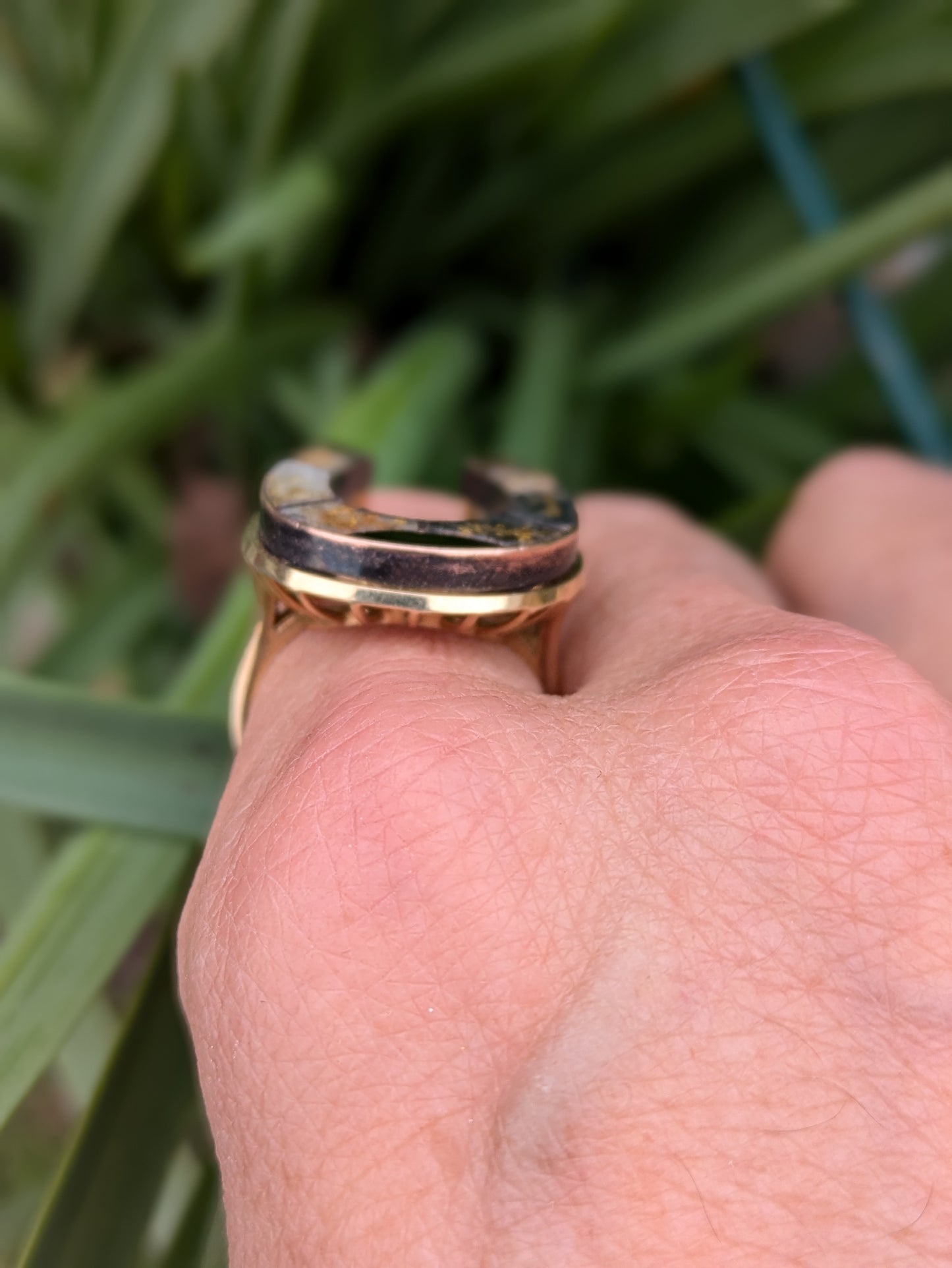 Very Large Horseshoe Ring in set with Quartz