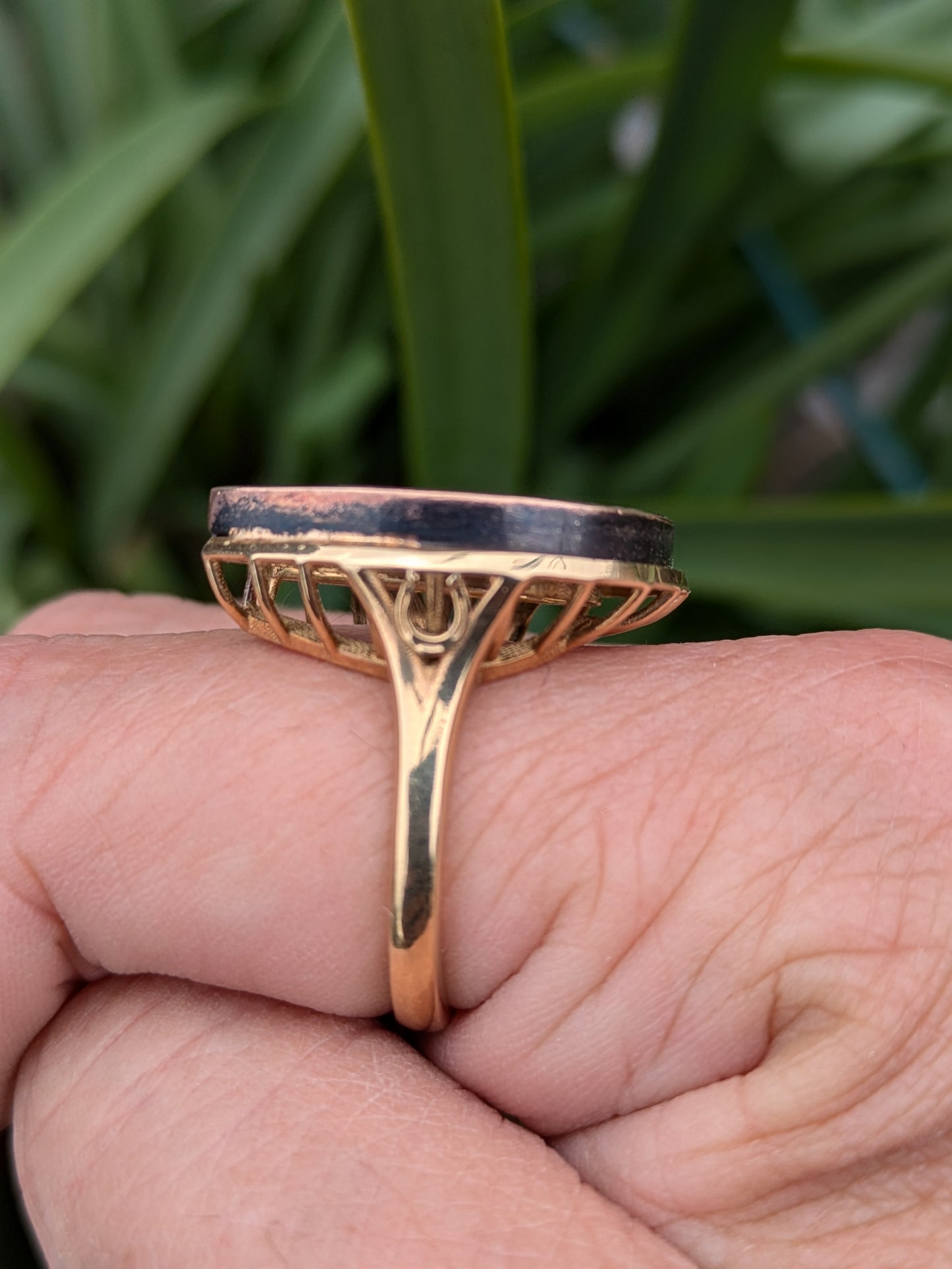 Very Large Horseshoe Ring in set with Quartz