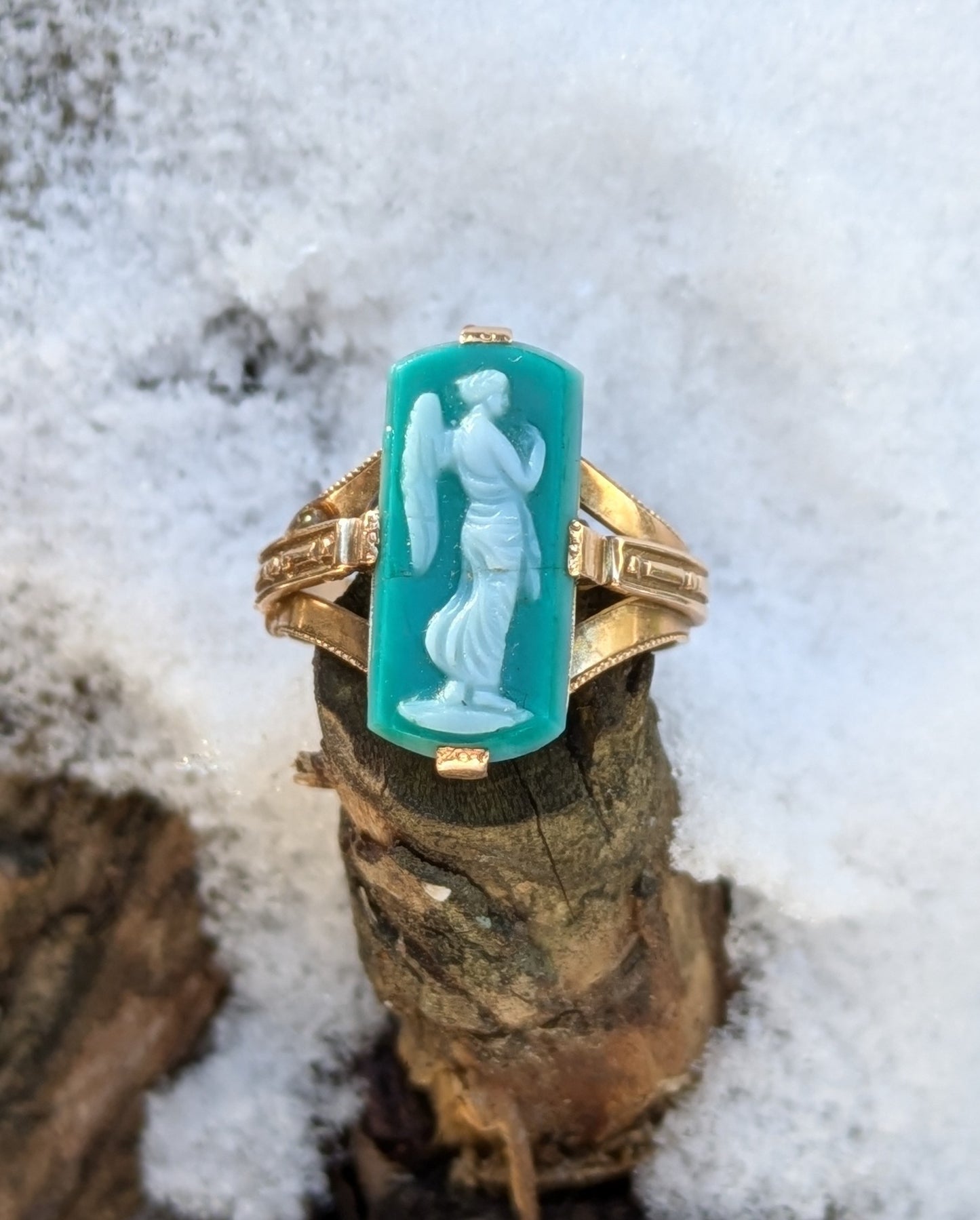 12kt Chalcedony Cameo Angel Ring