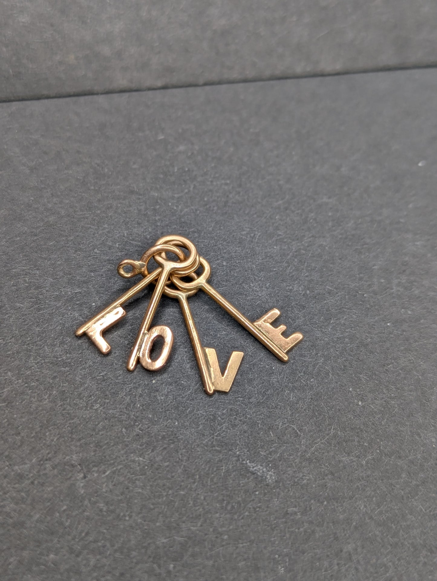 18kt "LOVE" Keys Charm Set