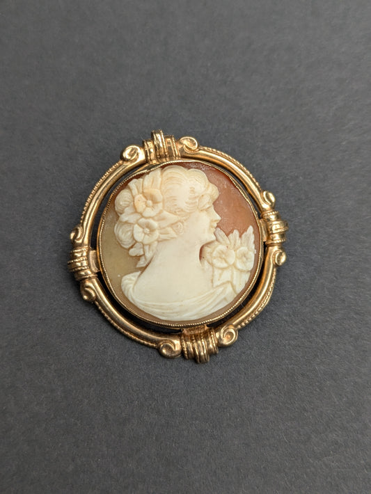 10k Framed Round Cameo Brooch with Conch Shell