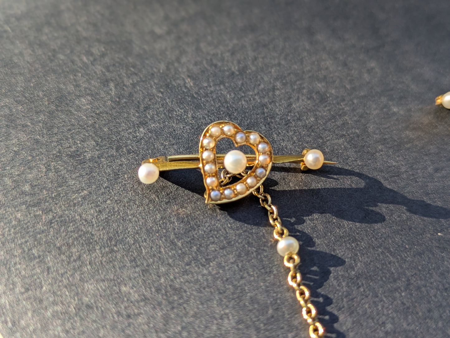 15k English Dual Heart Pins with Pearl