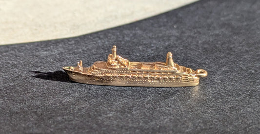 9k Australian WWII Battleship Charm