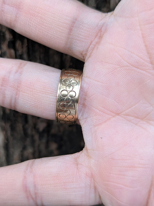 English Hallmark 9k Bubble Band