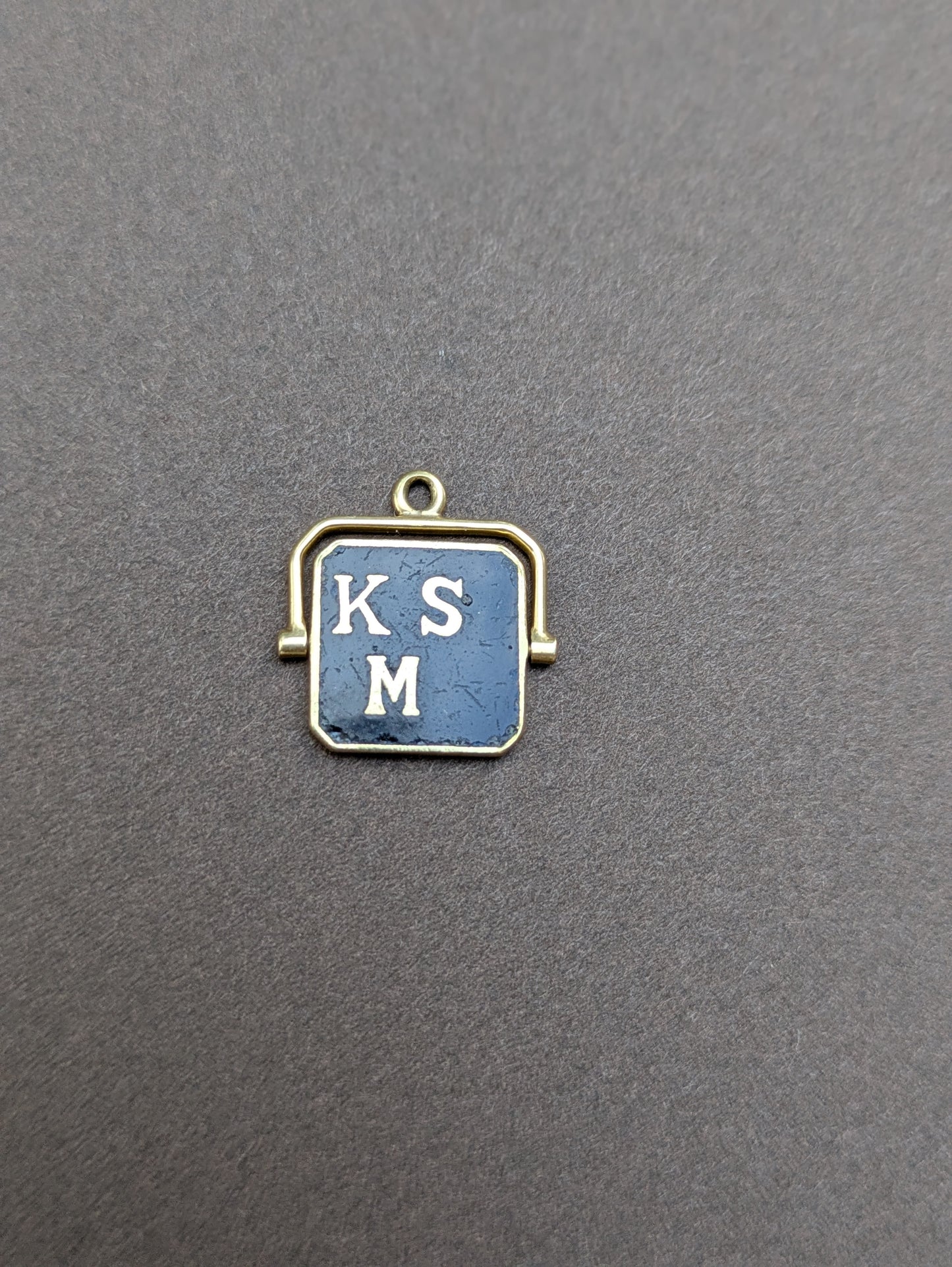 14k "Kiss Me" Enamel Spinner Charm