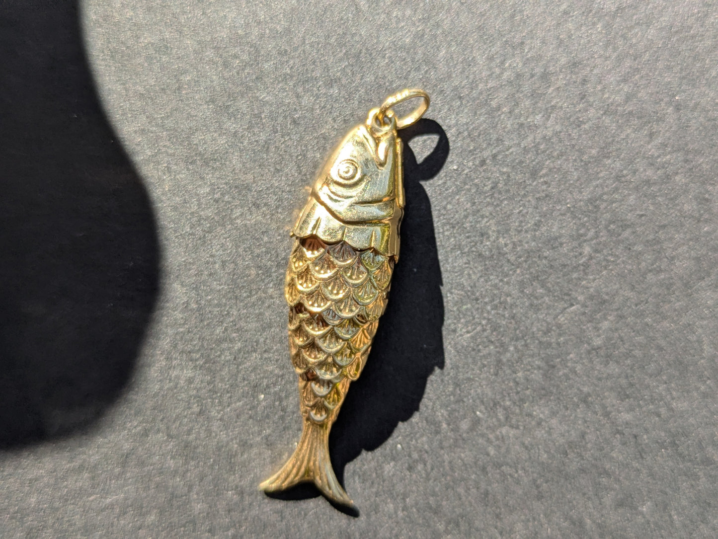 9k Articulated Fish Pendant