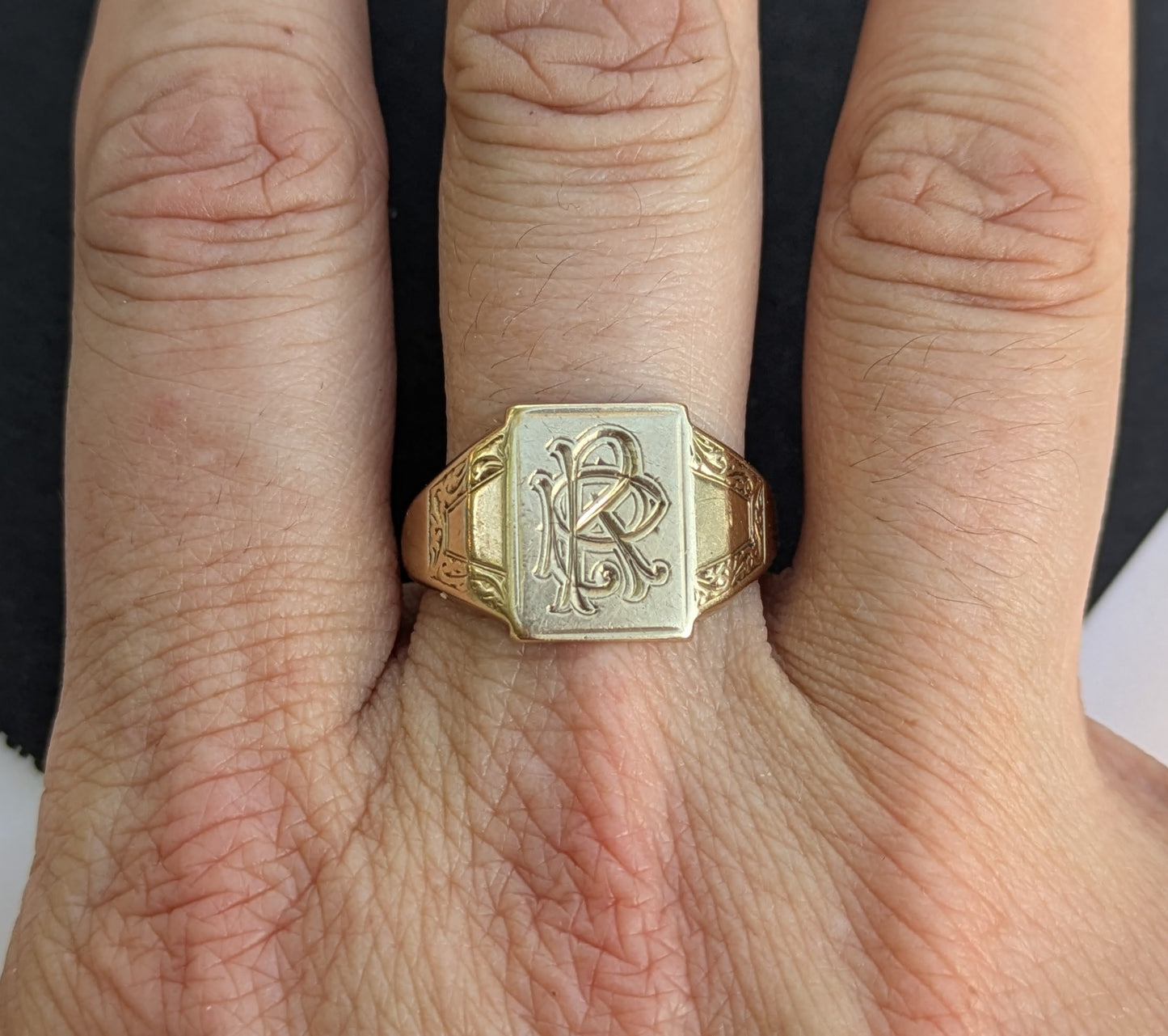 9k Engraved "RP" Signet Ring