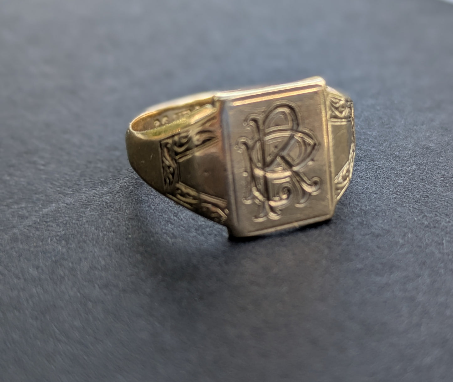 9k Engraved "RP" Signet Ring