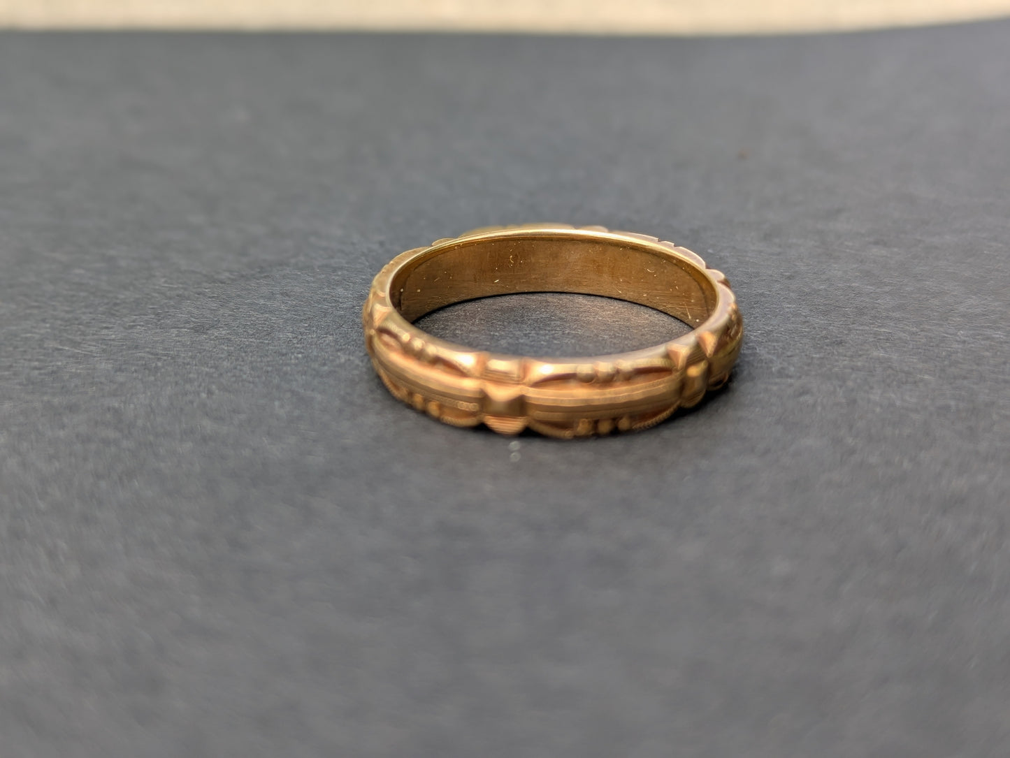 14k 1957 Wedding Band with Scallop Details