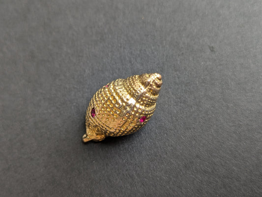 18k Conch Shell Pendant with Ruby