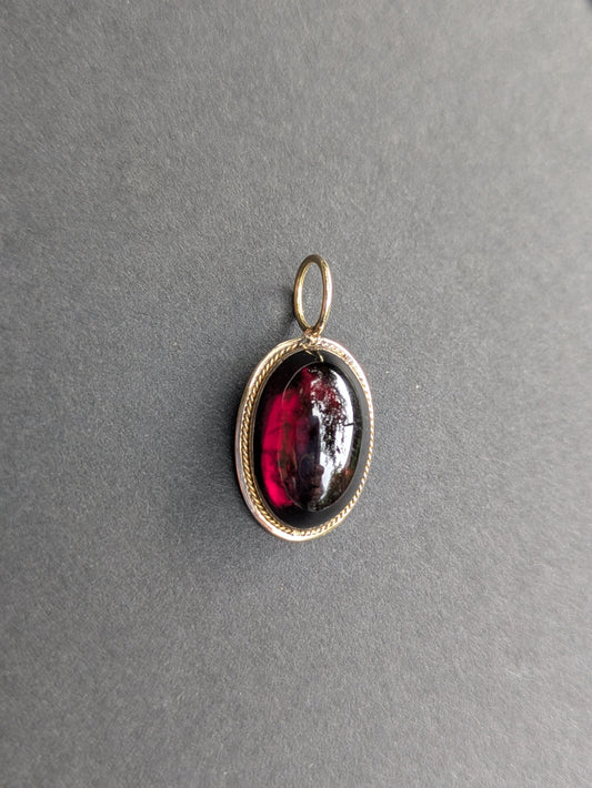 14k Cabachon Garnet Pendant