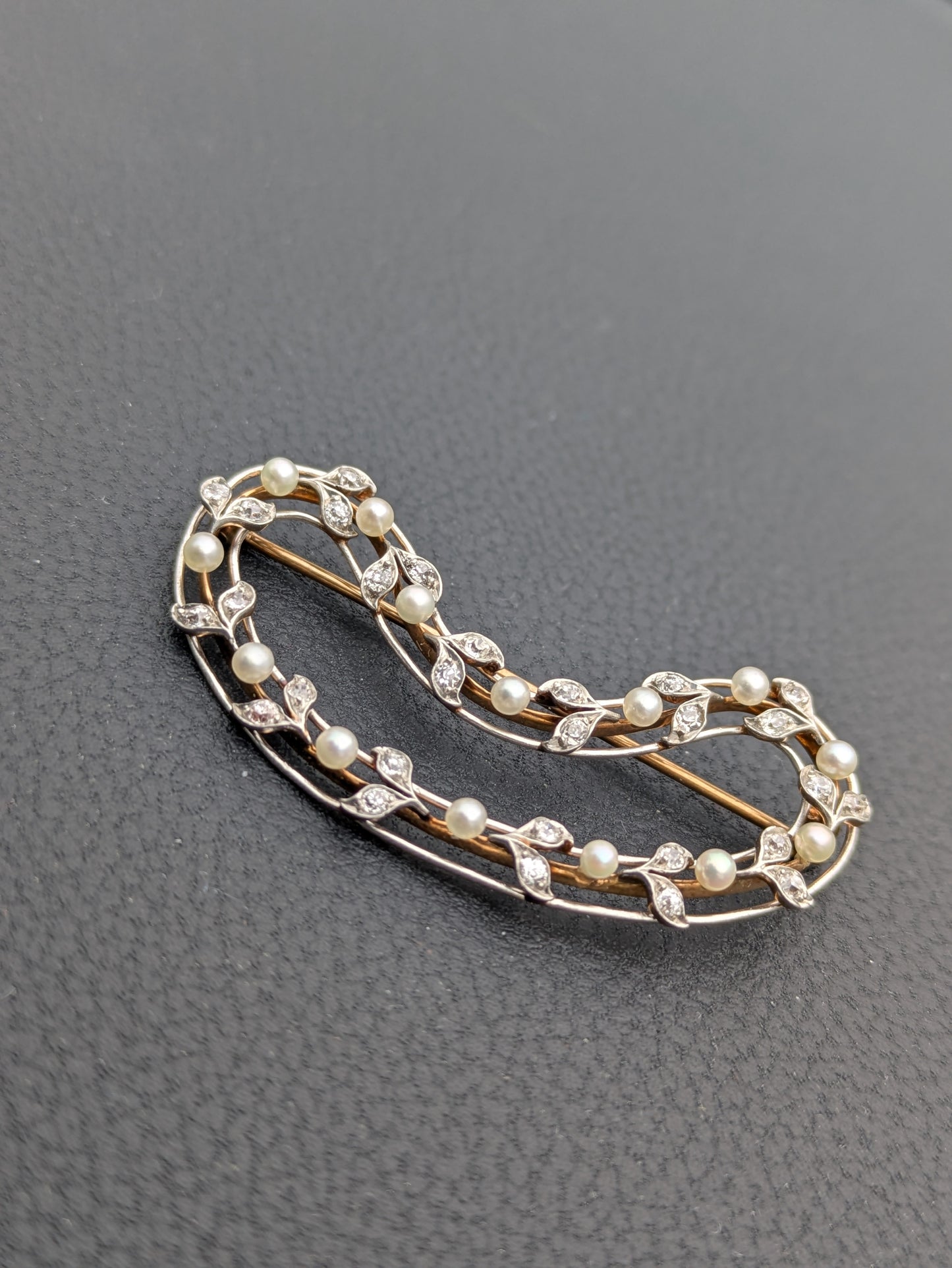 14k Belle Epoch and Platinum Brooch with Pearl and Diamond
