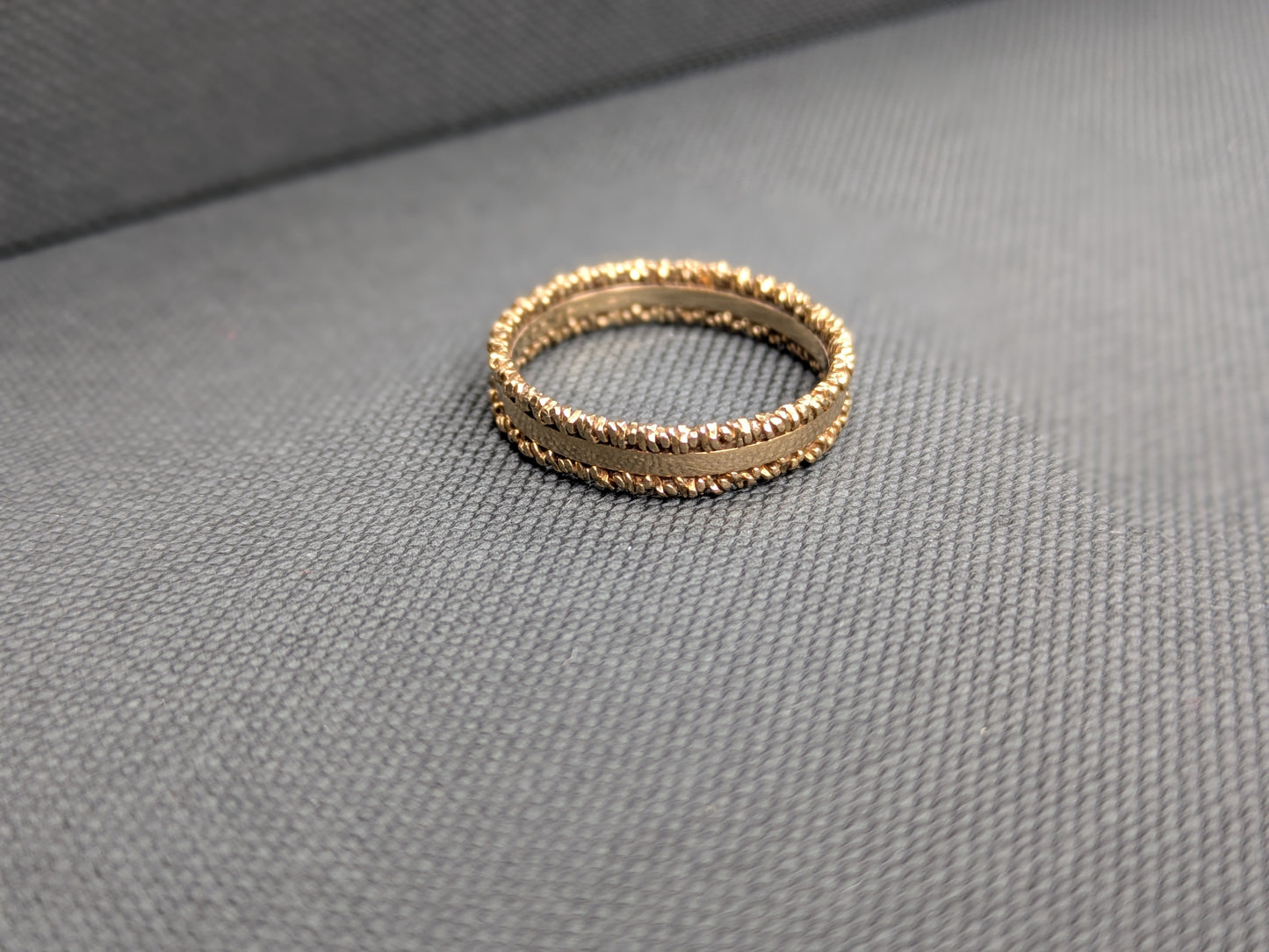 14kt Band with Ruffle Edging