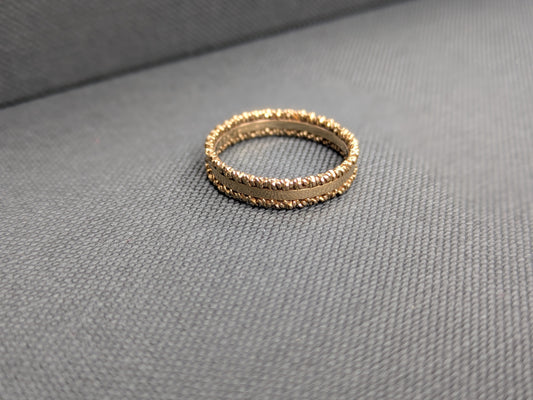 14kt Band with Ruffle Edging