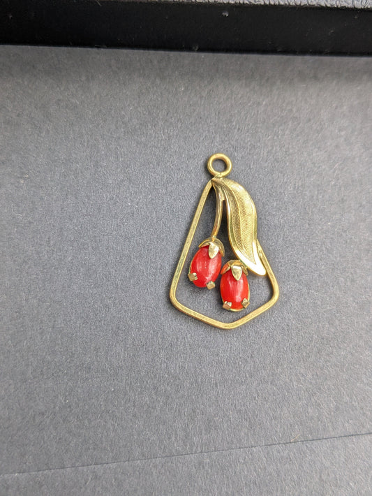 14k Dutch Coral Floral Pendant