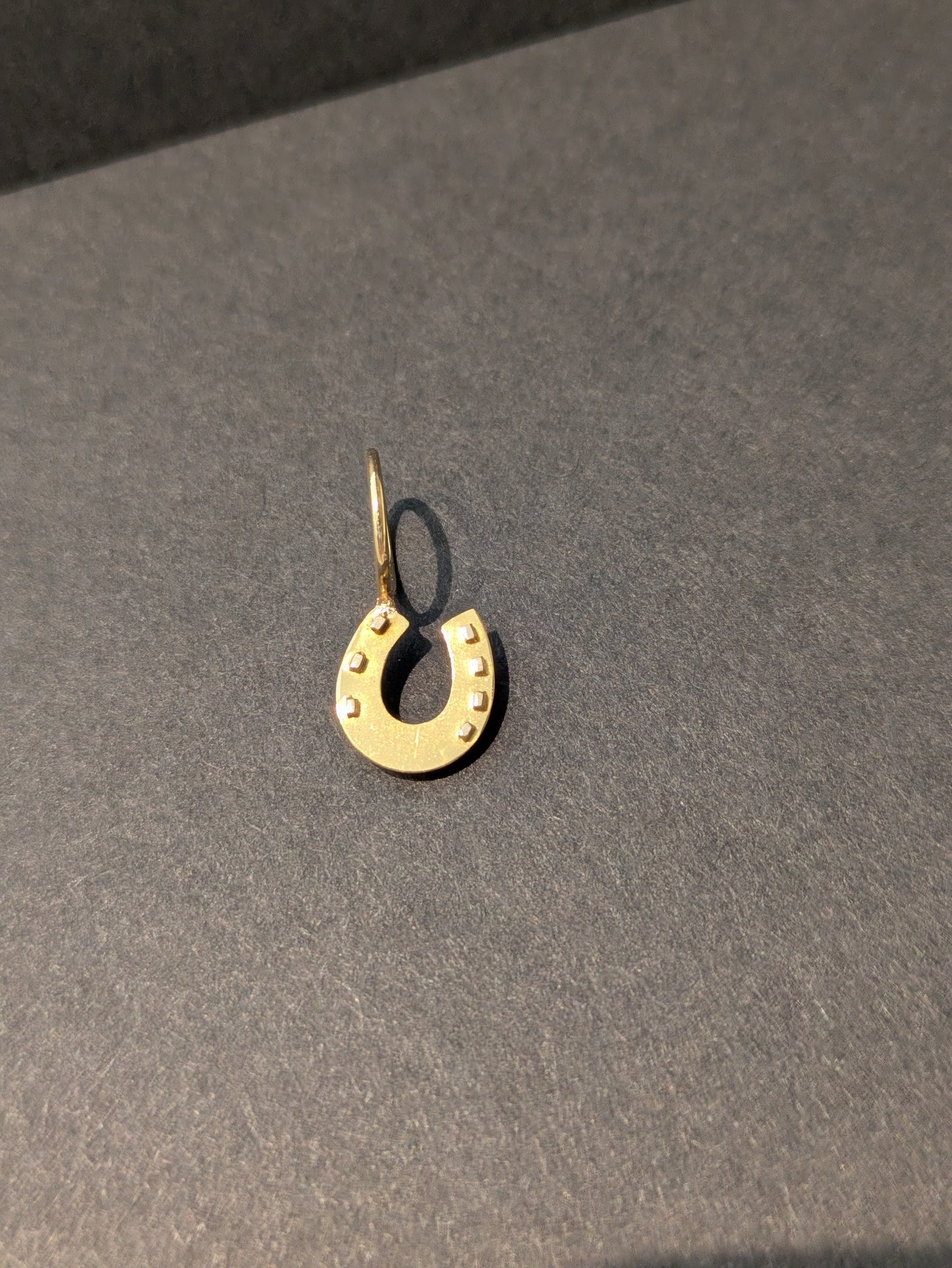 9k English Horseshoe Charm
