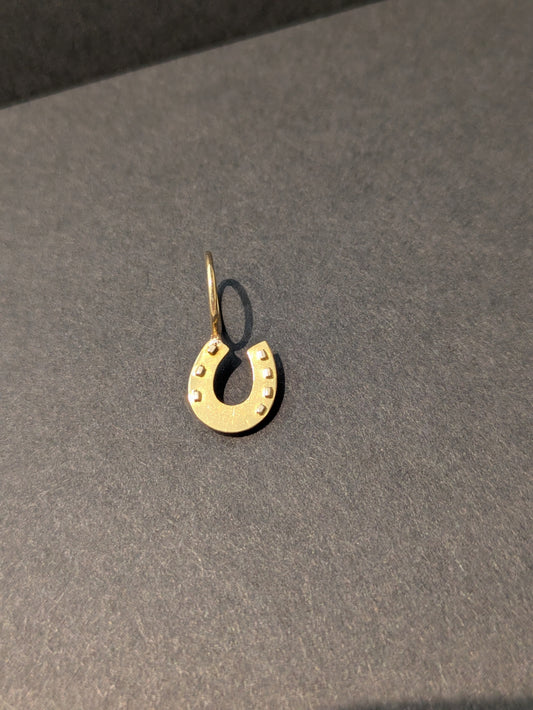 9k English Horseshoe Charm
