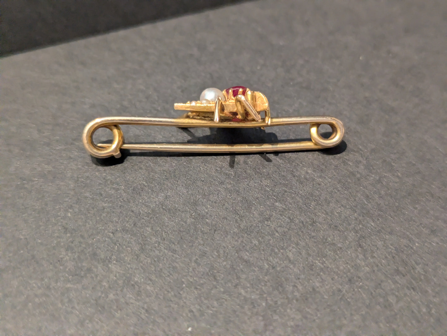 15k Victorian Fly Pin with Pearl and Glass