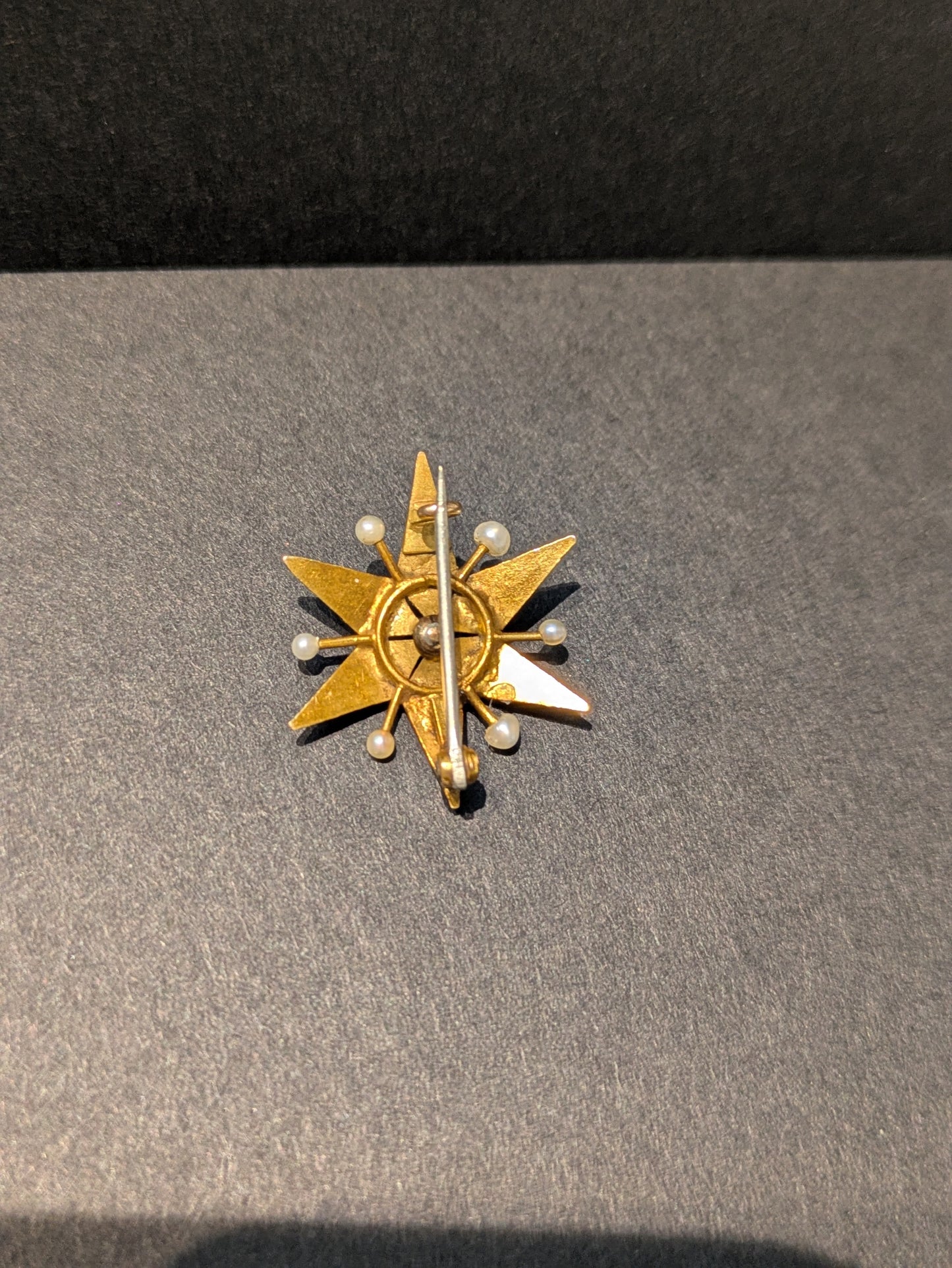 10k Green Enamel Star Pin with Pearl