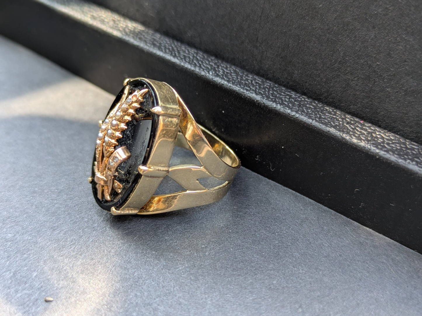 14k Onyx Wheat Shaft Ring with Pearl