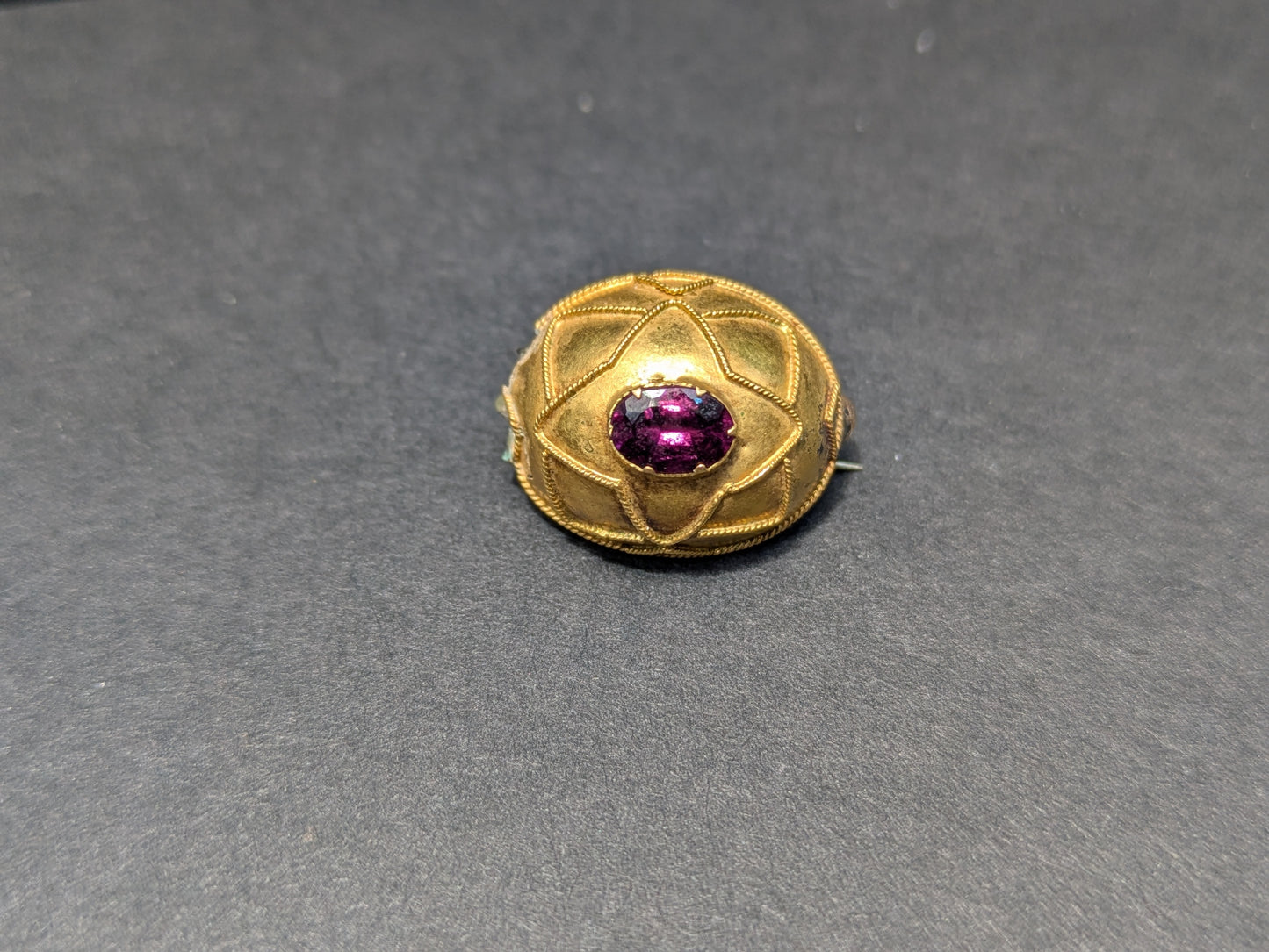 18k Etruscan Revival Brooch set with Amethyst