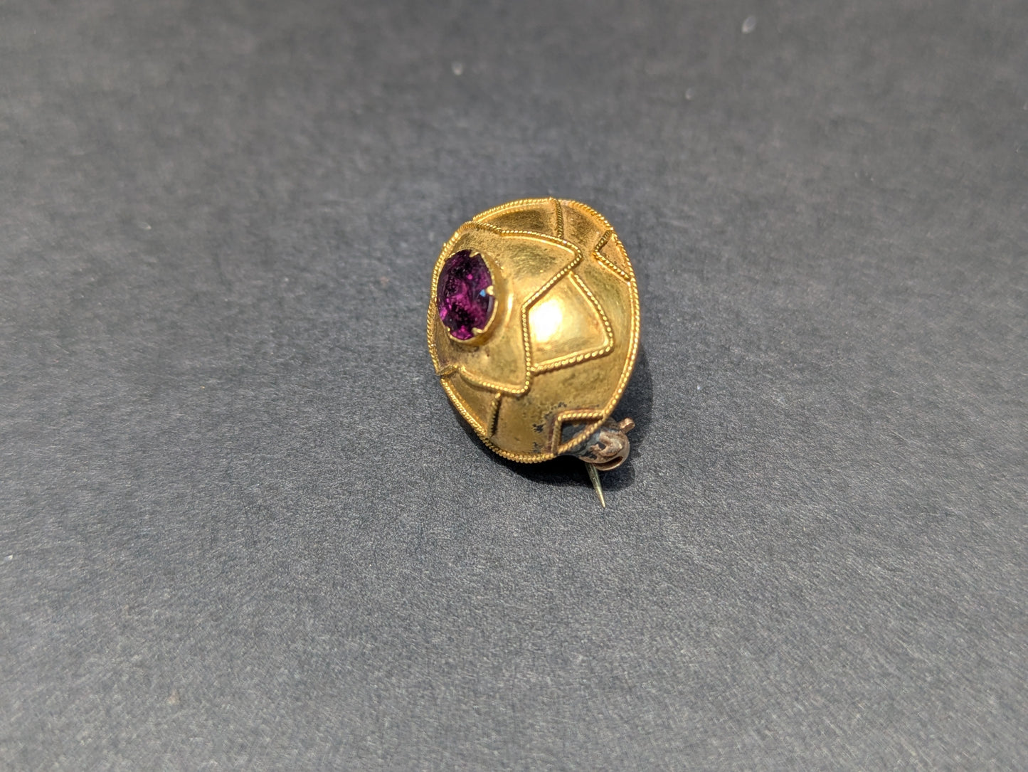 18k Etruscan Revival Brooch set with Amethyst