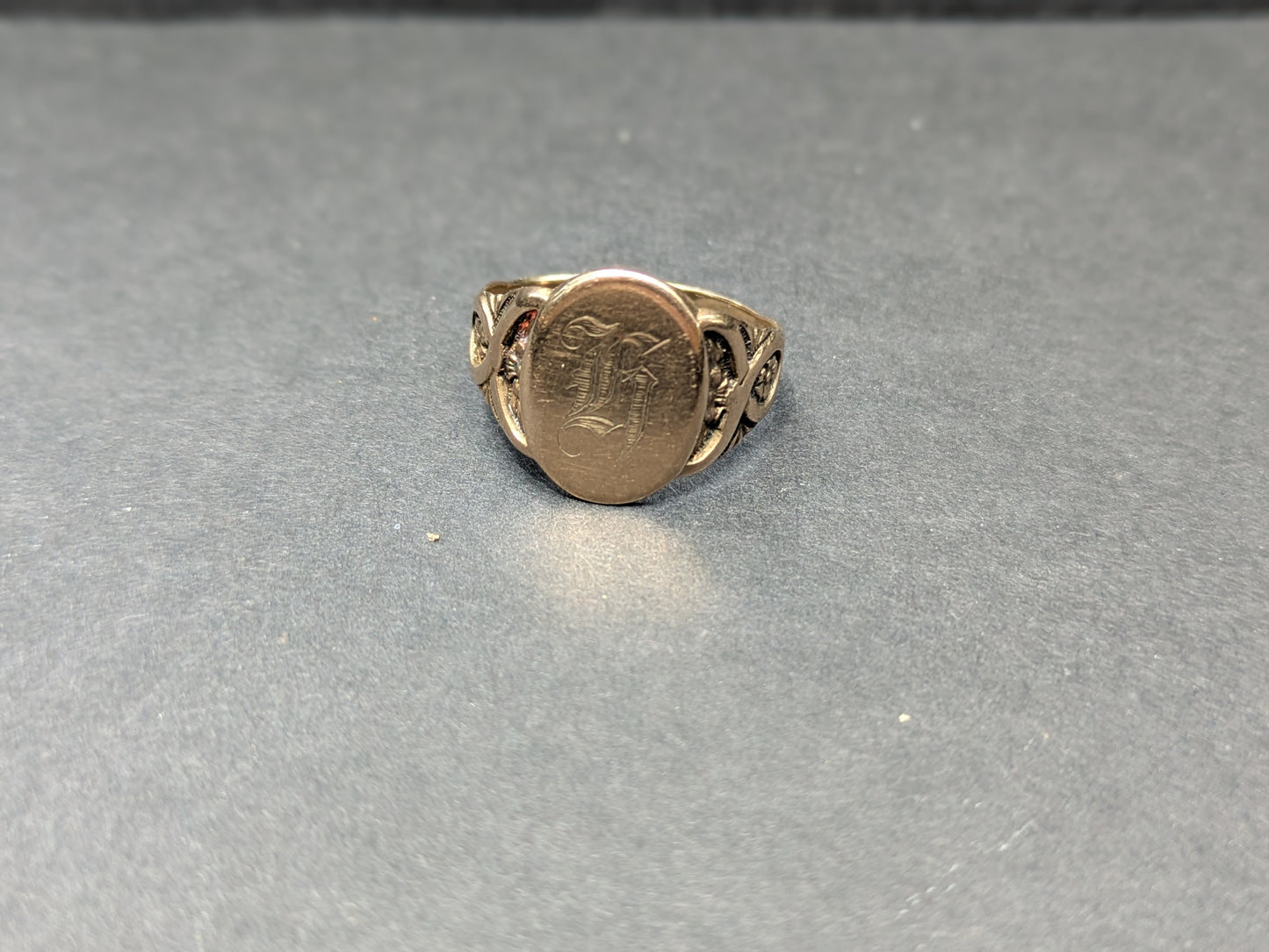 10k "G" Signet Ring