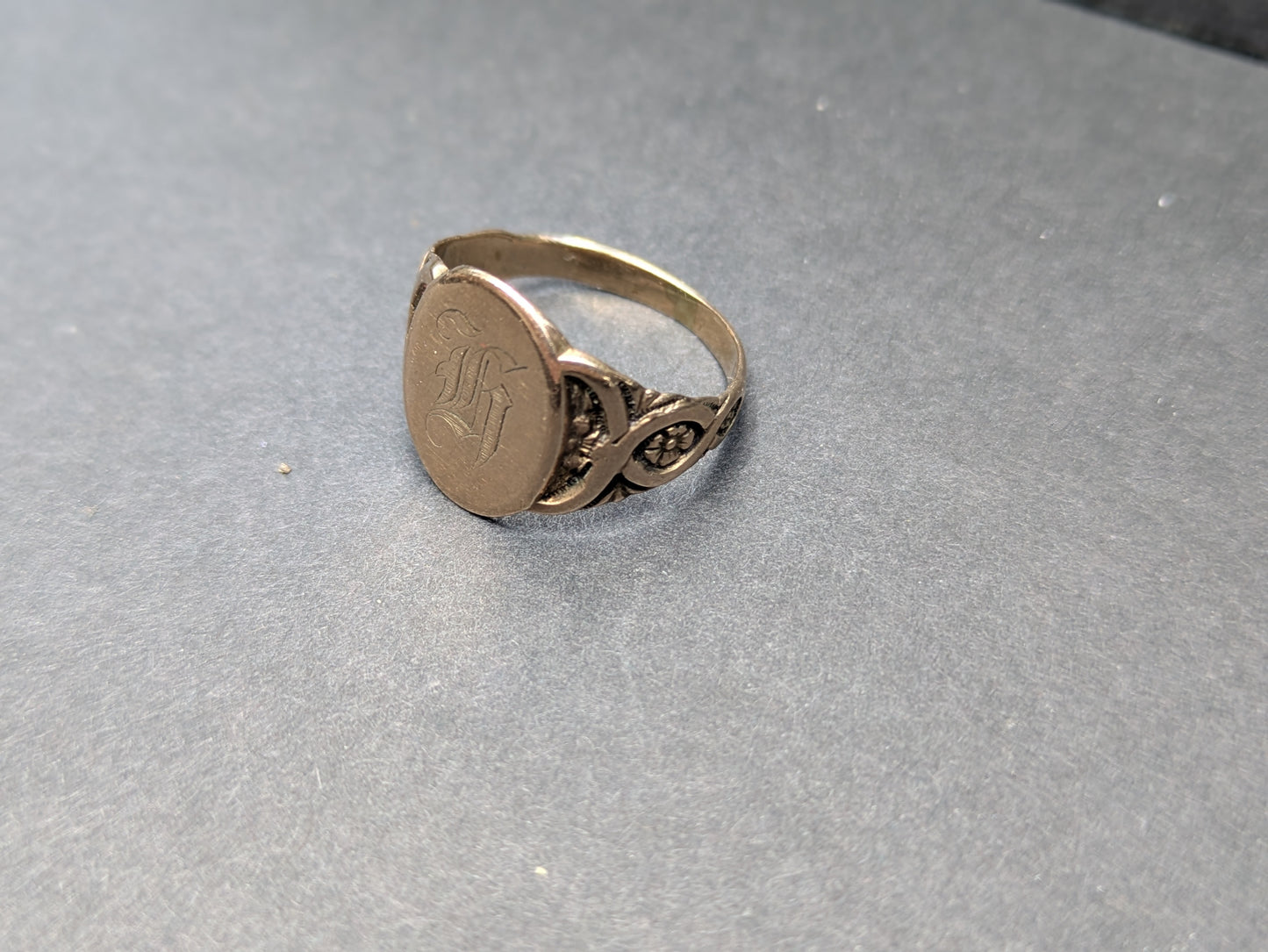 10k "G" Signet Ring