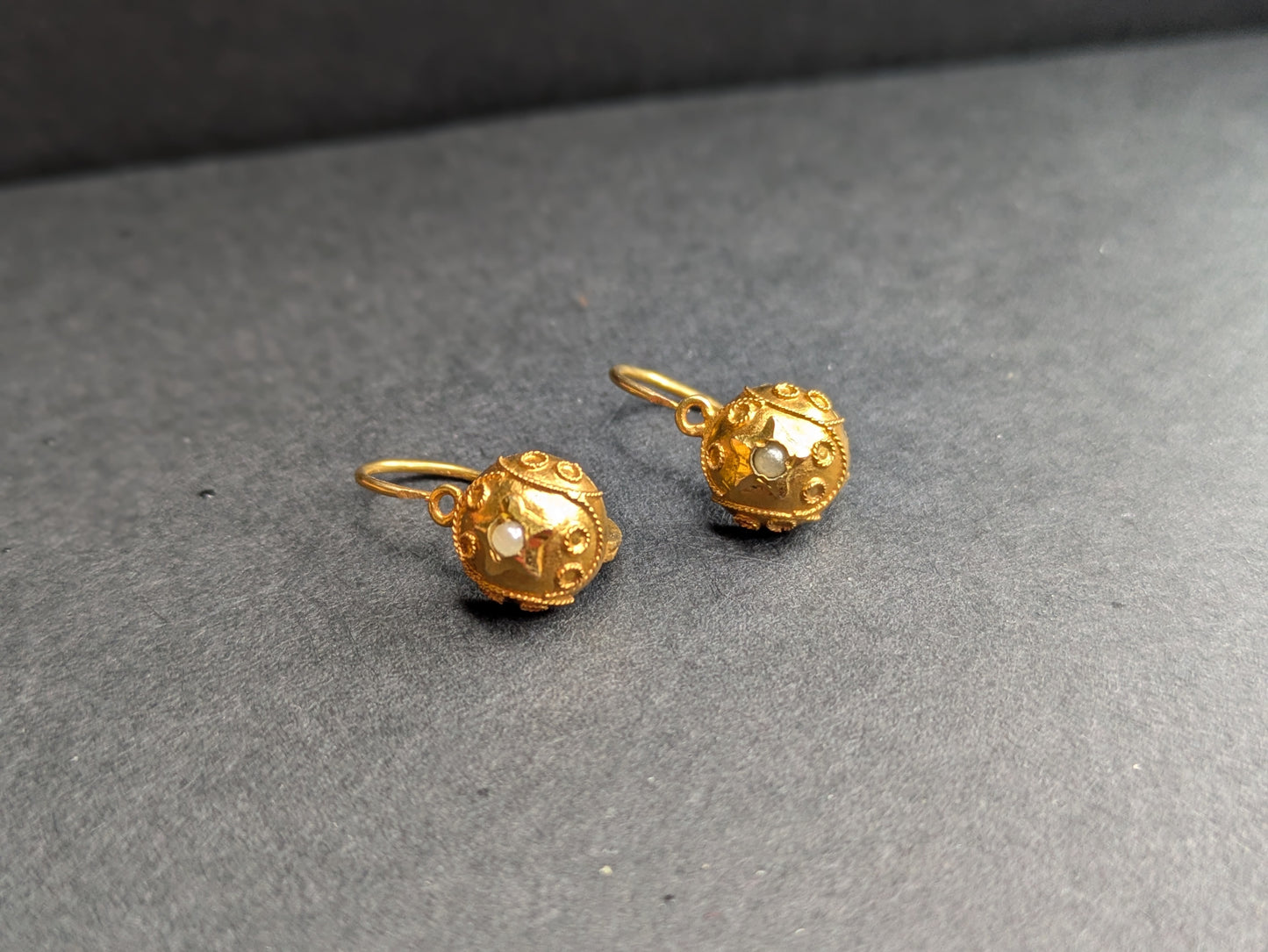 18k Dormouse Pearl Earrings