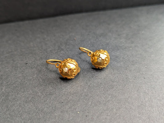 18k Dormouse Pearl Earrings