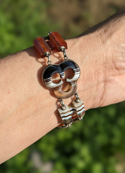 Fantastic carved Agate bracelet