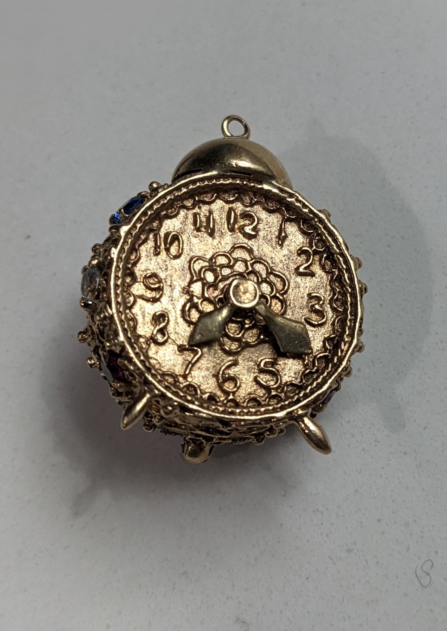 9k Moving Hand Clock Pendant