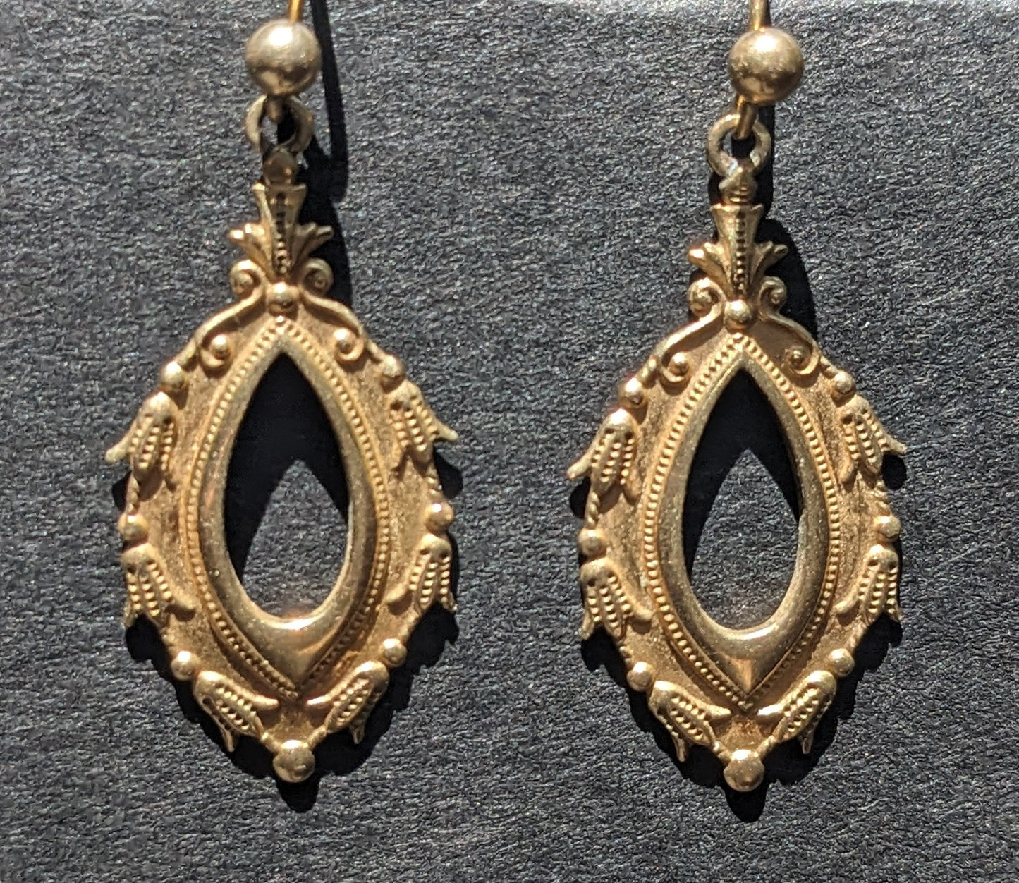 9k 1940's Oval Open Center Drop Earrings