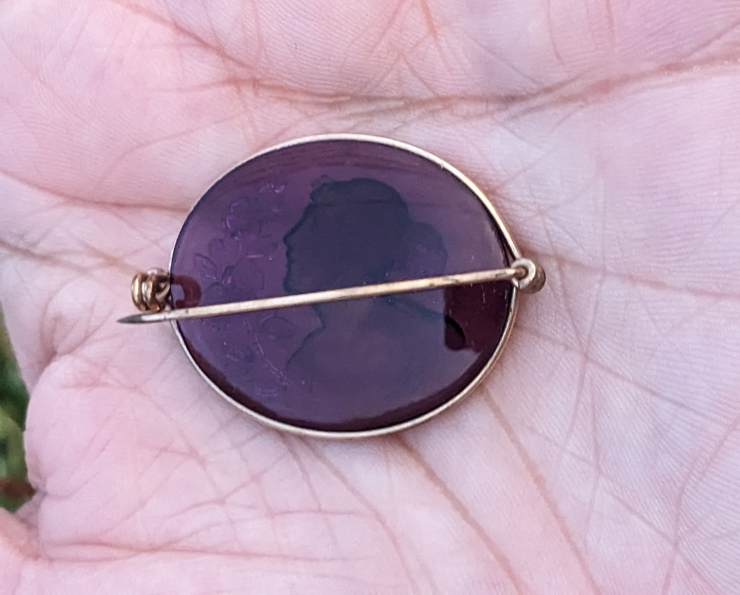 14k Gold Purple Intaglio Brooch