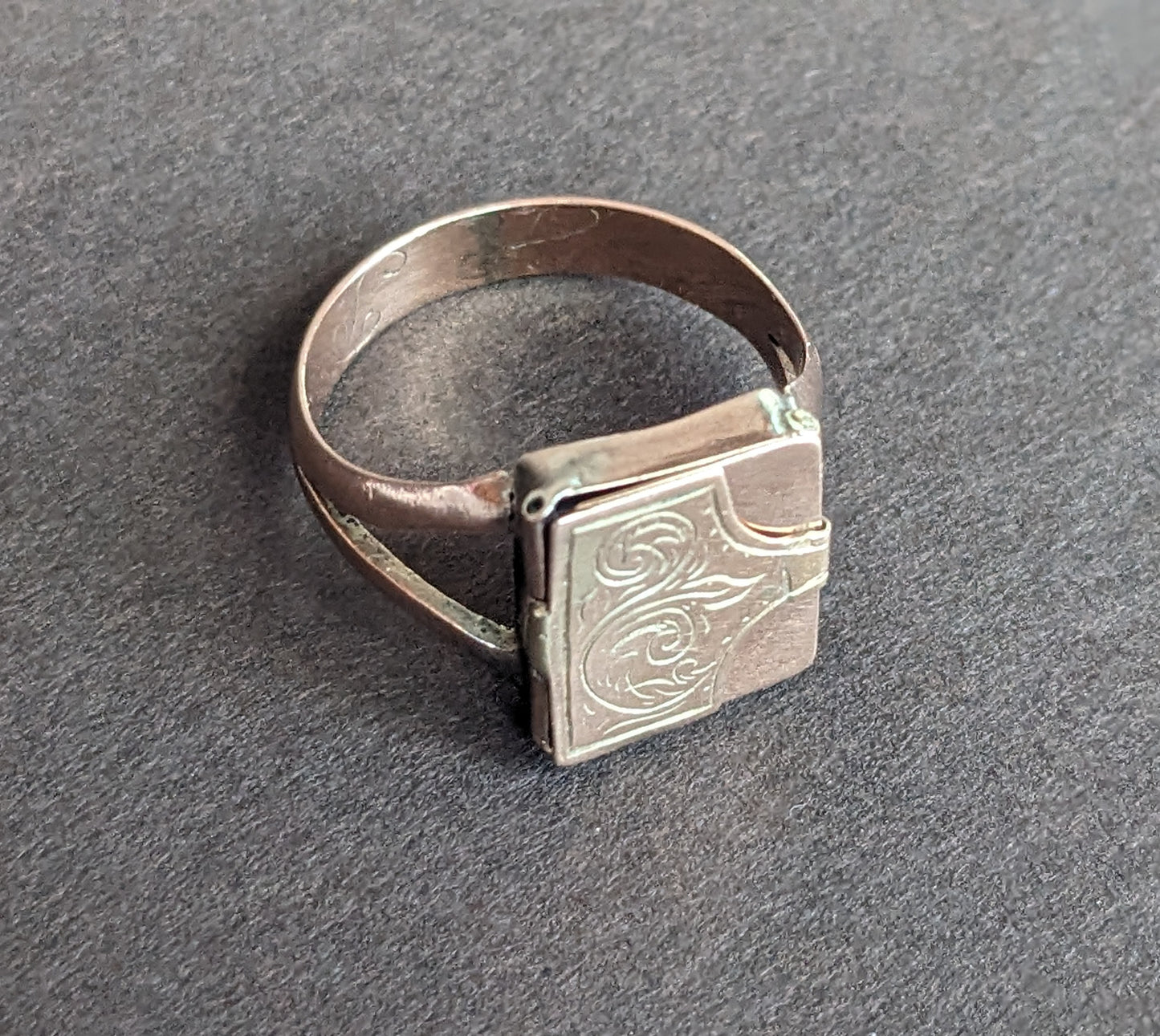 10k American 1880's Envelope Ring