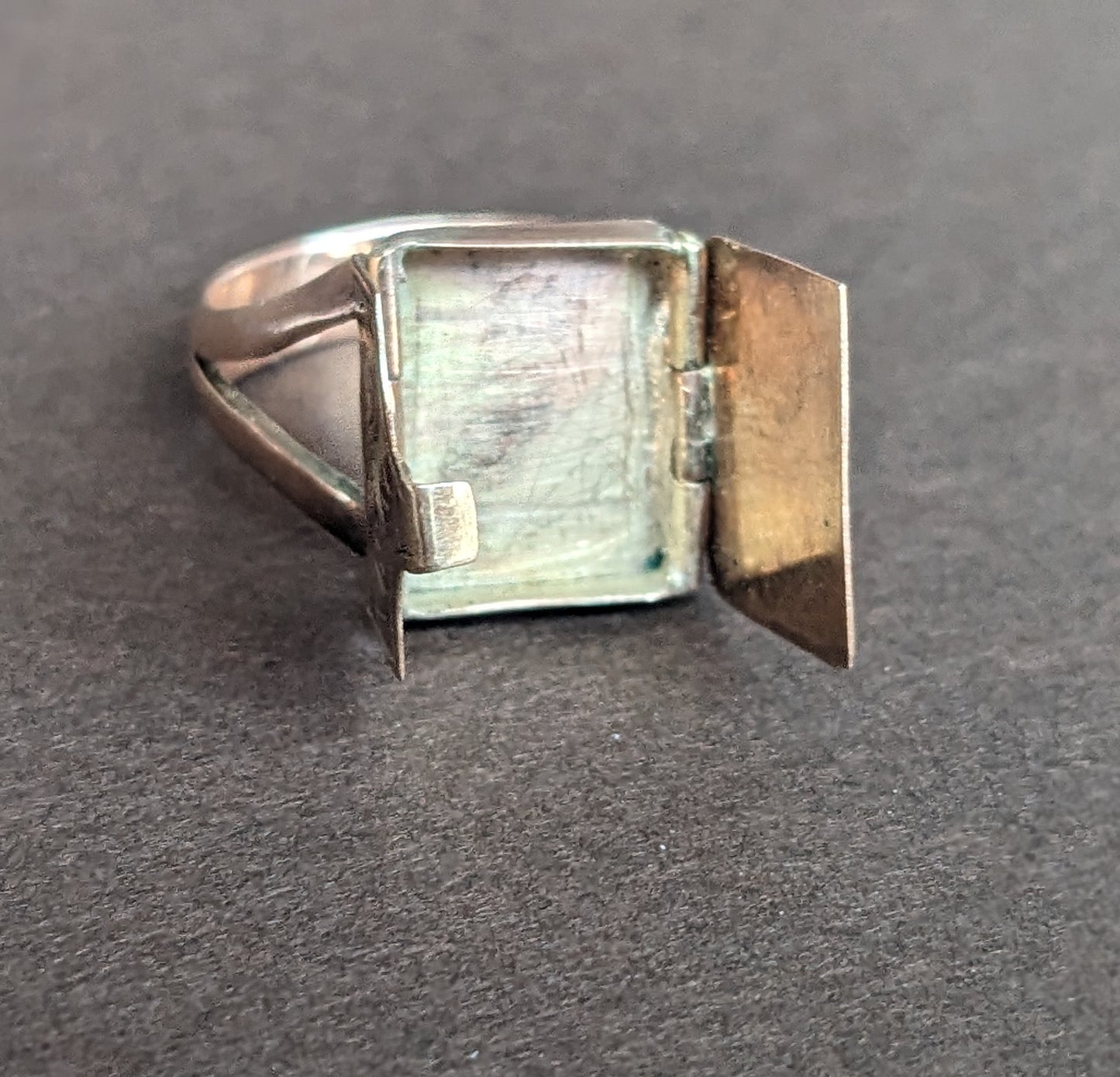 10k American 1880's Envelope Ring