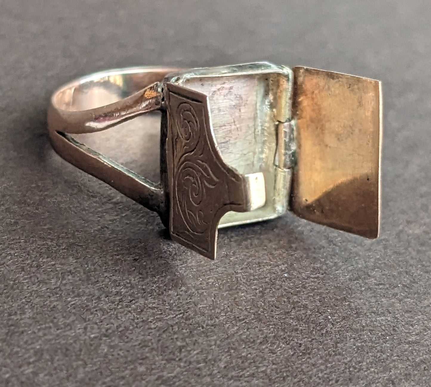 10k American 1880's Envelope Ring