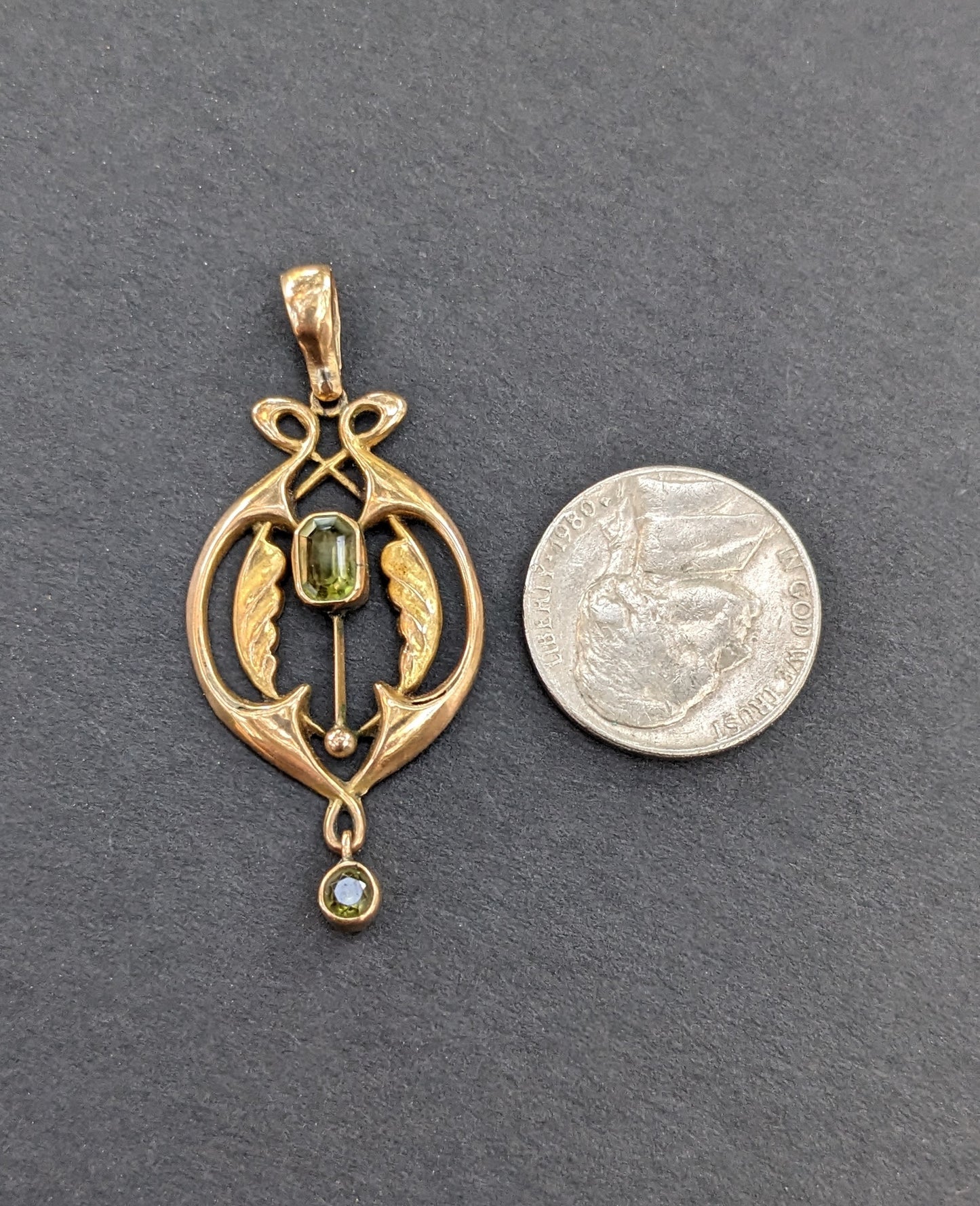 Art Nouveau Peridot and 9K gold Pendant