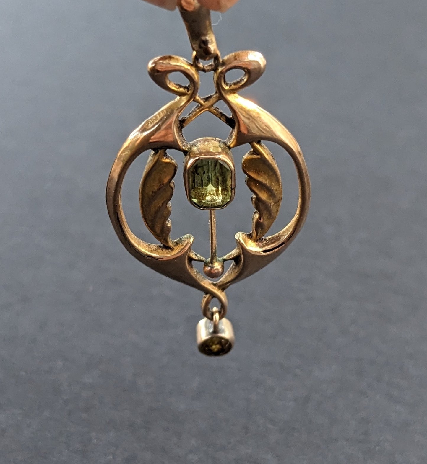 Art Nouveau Peridot and 9K gold Pendant